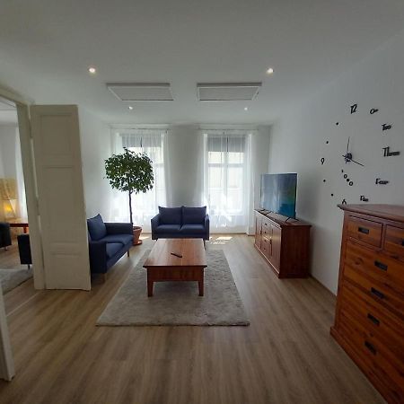 Korvin One Apartman Pápa Buitenkant foto