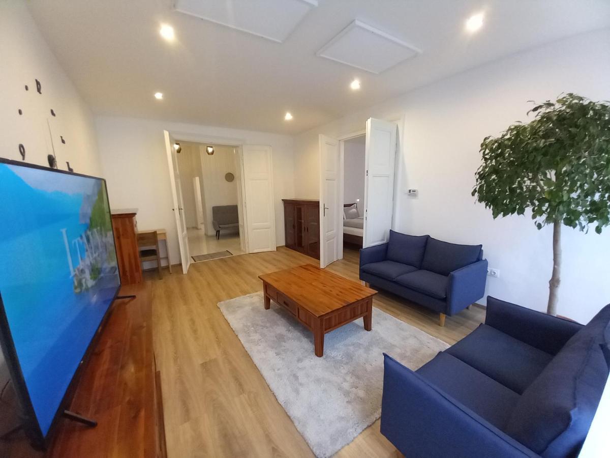 Korvin One Apartman Pápa Buitenkant foto