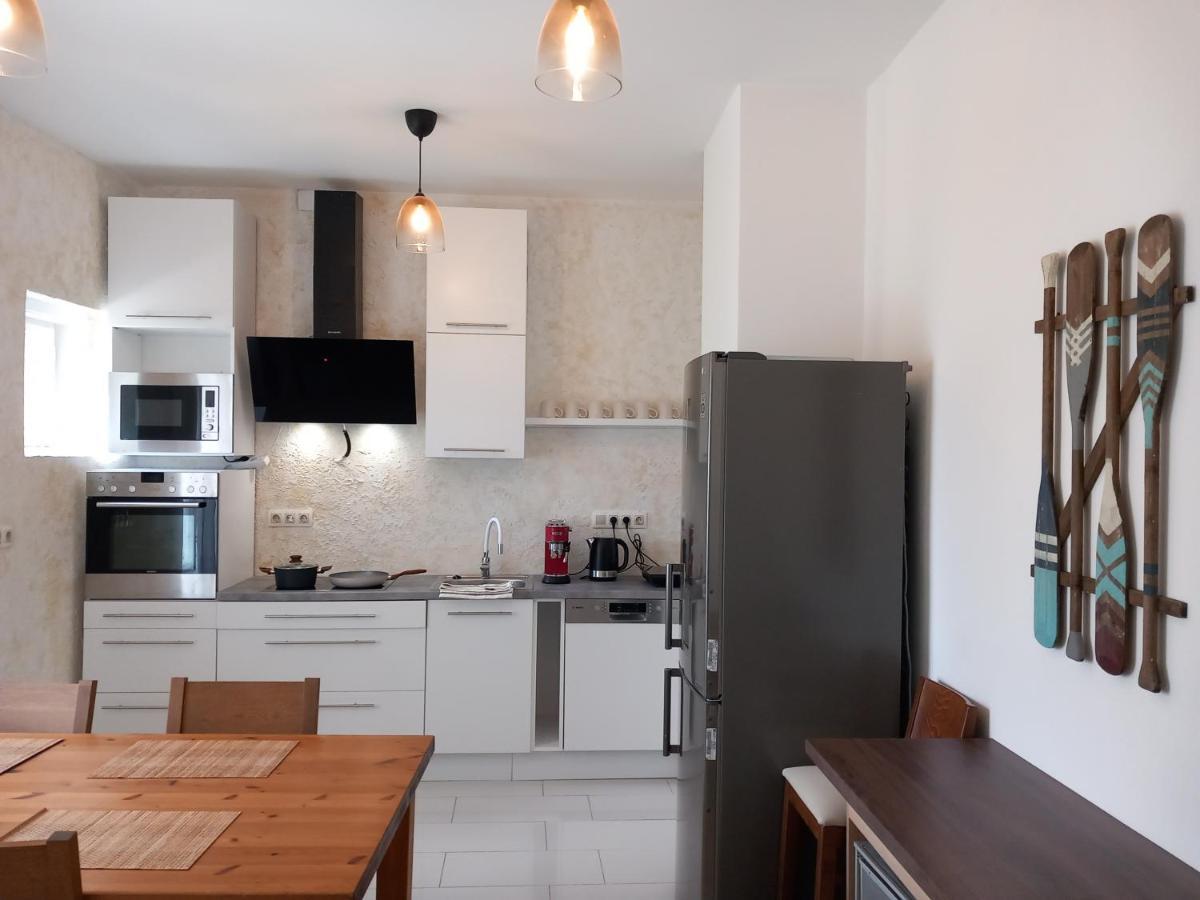 Korvin One Apartman Pápa Buitenkant foto